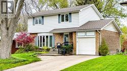 19 CHATEAU Court  Hamilton, ON L9C 5P3