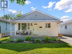 1733 Glendale Windsor, ON N9T 2N1
