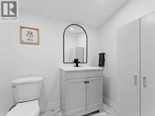 1733 Glendale, Windsor, ON - Indoor Photo Showing Bathroom