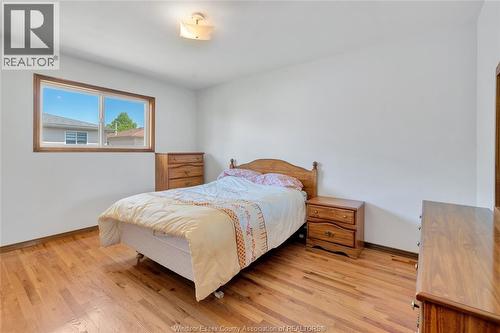 1042 Brookview Crescent, Windsor, ON - Indoor Photo Showing Bedroom