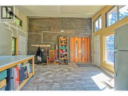 Entry foyer/laundry - 