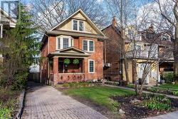 289 BEECH AVENUE  Toronto, ON M4E 3J1