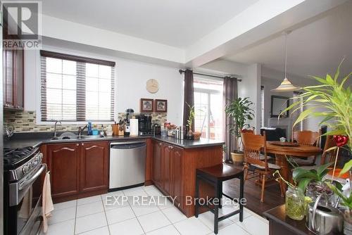 1335 Langley Circle, Oshawa, ON - Indoor Photo Showing Kitchen With Double Sink