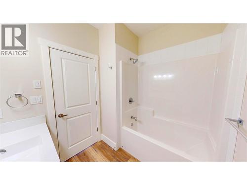 4868 Riverview Drive Unit# 118, Edgewater, BC - Indoor Photo Showing Bathroom