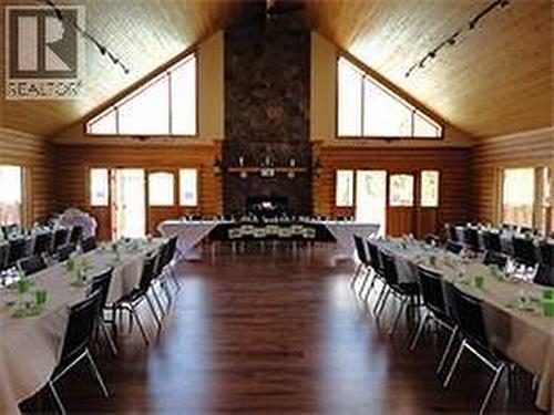 4868 Riverview Drive Unit# 118, Edgewater, BC - Indoor Photo Showing Dining Room