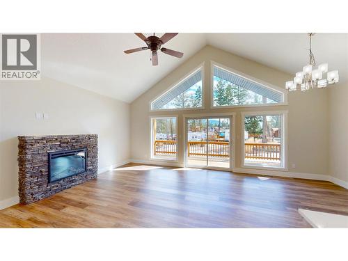 4868 Riverview Drive Unit# 118, Edgewater, BC - Indoor Photo Showing Living Room With Fireplace