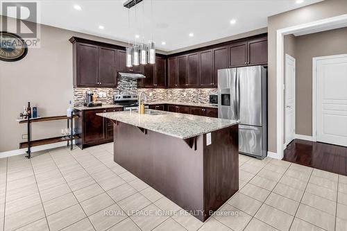 87 Richler Avenue, Vaughan, ON - Indoor Photo Showing Kitchen With Upgraded Kitchen