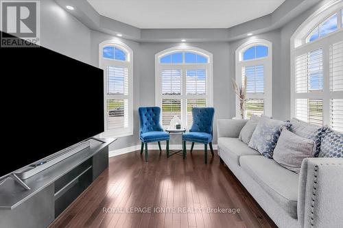 87 Richler Avenue, Vaughan, ON - Indoor Photo Showing Living Room