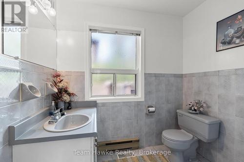 2253 Tiny Beaches Road S, Tiny, ON - Indoor Photo Showing Bathroom