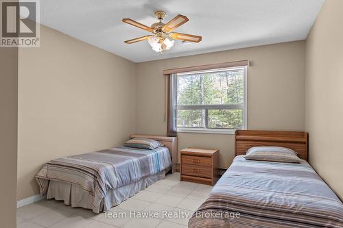 2253 Tiny Beaches Road S, Tiny, ON - Indoor Photo Showing Bedroom