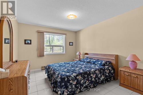 2253 Tiny Beaches Road S, Tiny, ON - Indoor Photo Showing Bedroom