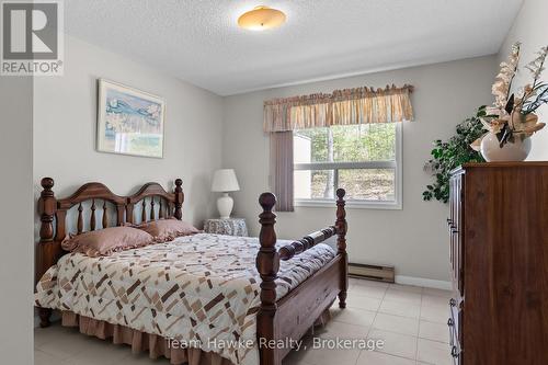 2253 Tiny Beaches Road S, Tiny, ON - Indoor Photo Showing Bedroom