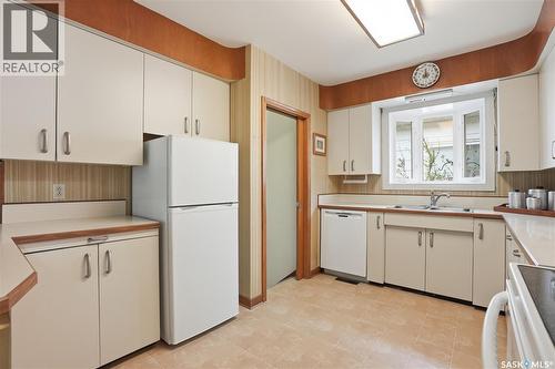 517 Copland Crescent, Saskatoon, SK - Indoor Photo Showing Kitchen With Double Sink