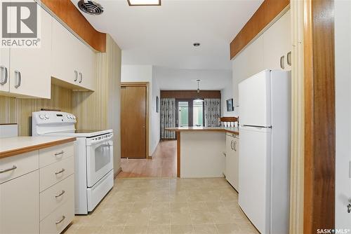517 Copland Crescent, Saskatoon, SK - Indoor Photo Showing Kitchen