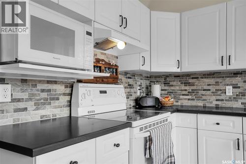 1 135 Pinehouse Drive, Saskatoon, SK - Indoor Photo Showing Kitchen