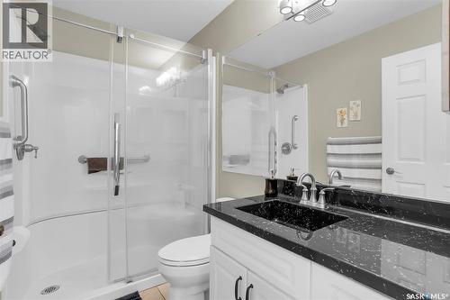 1 135 Pinehouse Drive, Saskatoon, SK - Indoor Photo Showing Bathroom