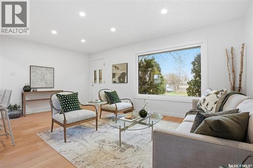 2201 Broadway Avenue, Saskatoon, SK - Indoor Photo Showing Living Room
