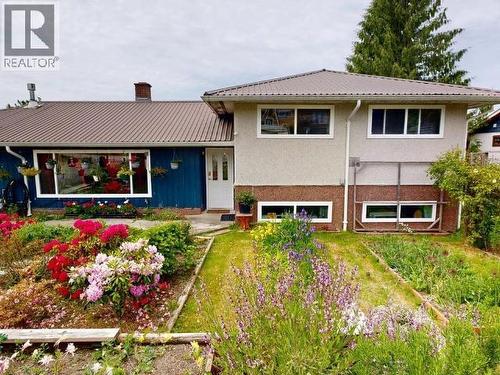 6503 Hillcrest Ave, Powell River, BC - Outdoor