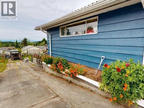 6503 Hillcrest Ave, Powell River, BC - Outdoor