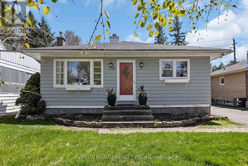 934 WESTON DRIVE  Ottawa, ON K1G 1X2