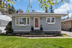 934 WESTON DRIVE  Ottawa, ON K1G 1X2