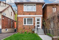 25 LORINDALE AVENUE Toronto, ON M5M 3C3