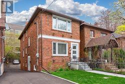 25 LORINDALE AVENUE Toronto, ON M5M 3C3