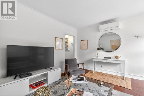 25 Lorindale Avenue, Toronto, ON - Indoor