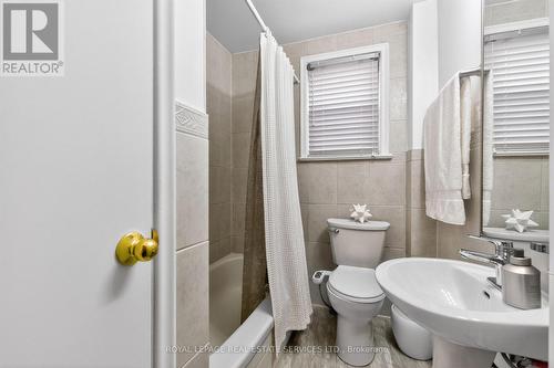 25 Lorindale Avenue, Toronto, ON - Indoor Photo Showing Bathroom