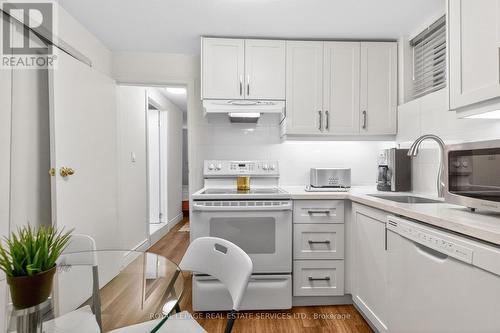 25 Lorindale Avenue, Toronto, ON - Indoor Photo Showing Kitchen