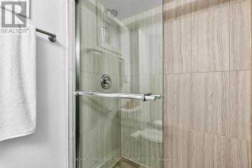 25 Lorindale Avenue, Toronto, ON - Indoor Photo Showing Bathroom