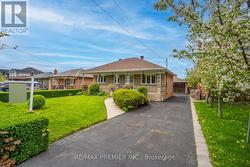 436 RUSTIC ROAD Toronto, ON M6L 1W9