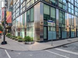 TH1 - 25 OXLEY STREET Toronto, ON M5V 2J5
