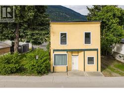 604 Fourth Street E Revelstoke, BC V0E 2S0