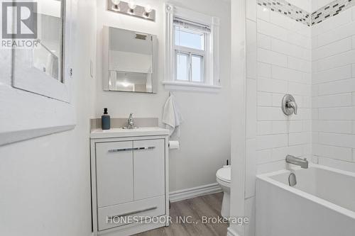 74 Tisdale Street N, Hamilton, ON - Indoor Photo Showing Bathroom