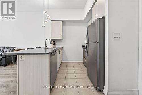 516 - 10 Concord Place, Grimsby, ON - Indoor Photo Showing Kitchen