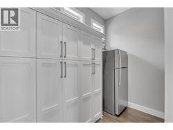 spacious pantry - 