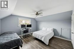 Upper bedroom - 