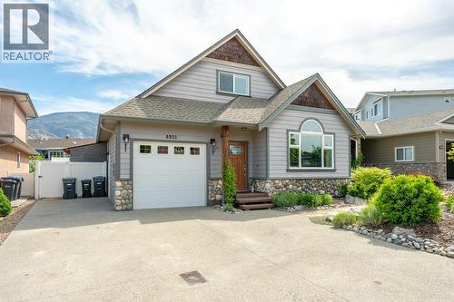 Front of house and driveway - 6925 Chardonnay Place, Oliver, BC - Outdoor With Facade
