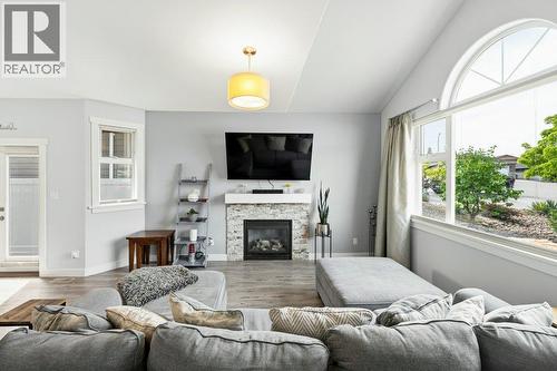 Living room with gas fireplace - 6925 Chardonnay Place, Oliver, BC - Indoor Photo Showing Living Room With Fireplace
