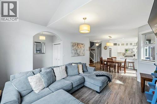 Living room - 6925 Chardonnay Place, Oliver, BC - Indoor Photo Showing Living Room
