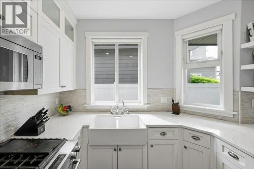Kitchen - 6925 Chardonnay Place, Oliver, BC - Indoor Photo Showing Kitchen With Upgraded Kitchen
