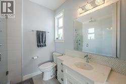 Primary bedroom ensuite - 