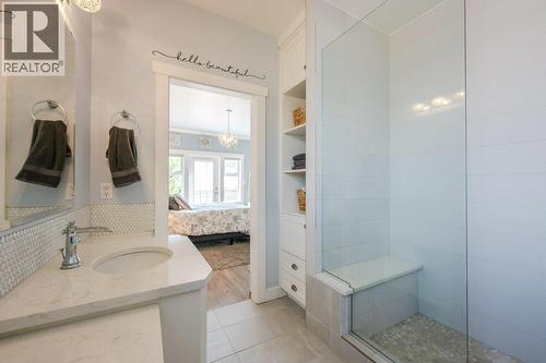 Primary bedroom ensuite - 6925 Chardonnay Place, Oliver, BC - Indoor Photo Showing Bathroom