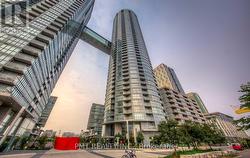 323 - 21 ICEBOAT TERRACE Toronto, ON M5V 4A9