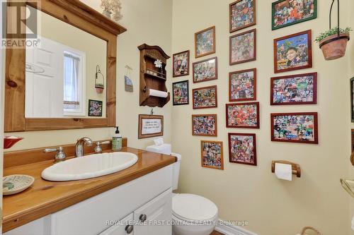 26 Paddy Dunn'S Circle, Springwater, ON - Indoor Photo Showing Bathroom