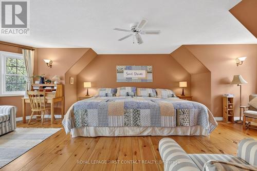 26 Paddy Dunn'S Circle, Springwater, ON - Indoor Photo Showing Bedroom