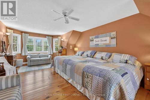 26 Paddy Dunn'S Circle, Springwater, ON - Indoor Photo Showing Bedroom