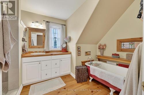 26 Paddy Dunn'S Circle, Springwater, ON - Indoor Photo Showing Bathroom