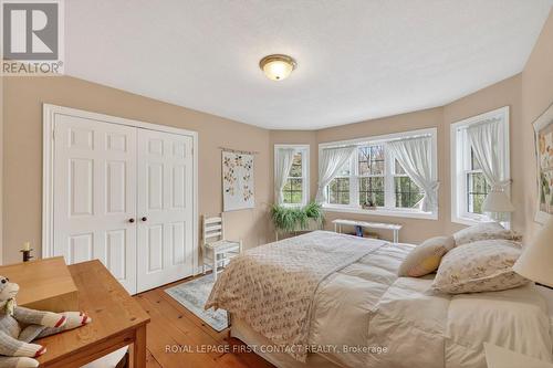 26 Paddy Dunn'S Circle, Springwater, ON - Indoor Photo Showing Bedroom